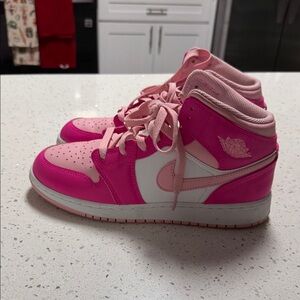 Nike Jordan Kids Sneakers in Pink and White